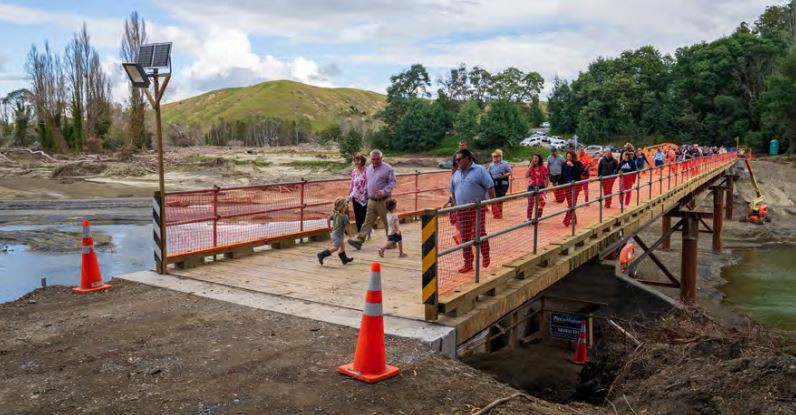 Opening of the temporary bridge that connects Dartmoor community with Napier. 