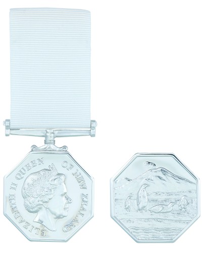 Composite of obverse and reverse of the New Zealand Antarctic Medal on ribbon